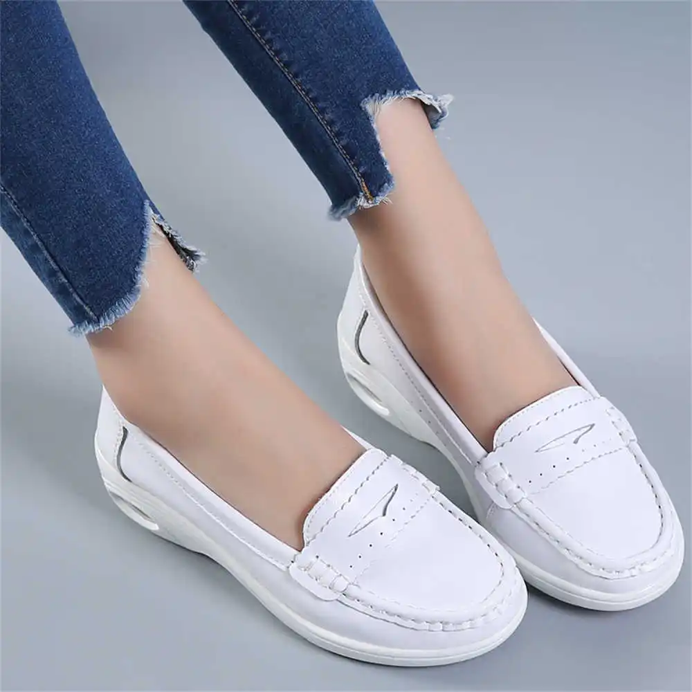 Thick Sole Slipon White Traine - مراجعة Men'S Grooming Lounge وسعره