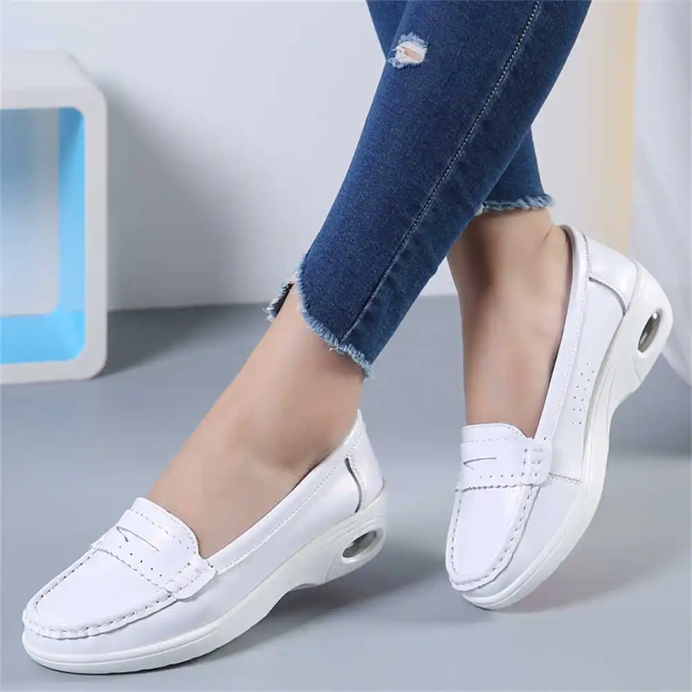 Thick Sole Slipon White Traine - مراجعة Men'S Grooming Lounge وسعره